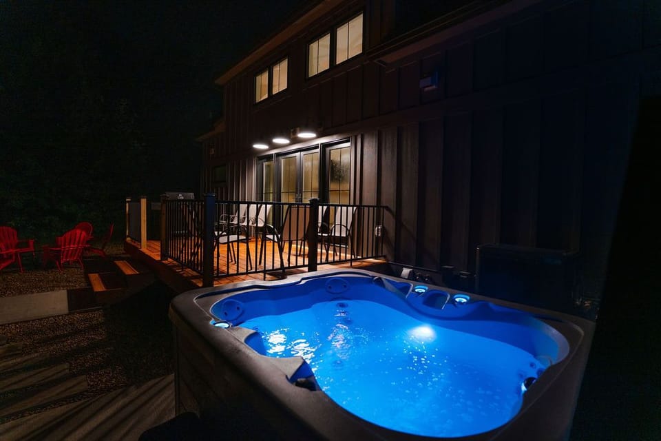 Hot Tub / whirlpool bath (Outdoor)