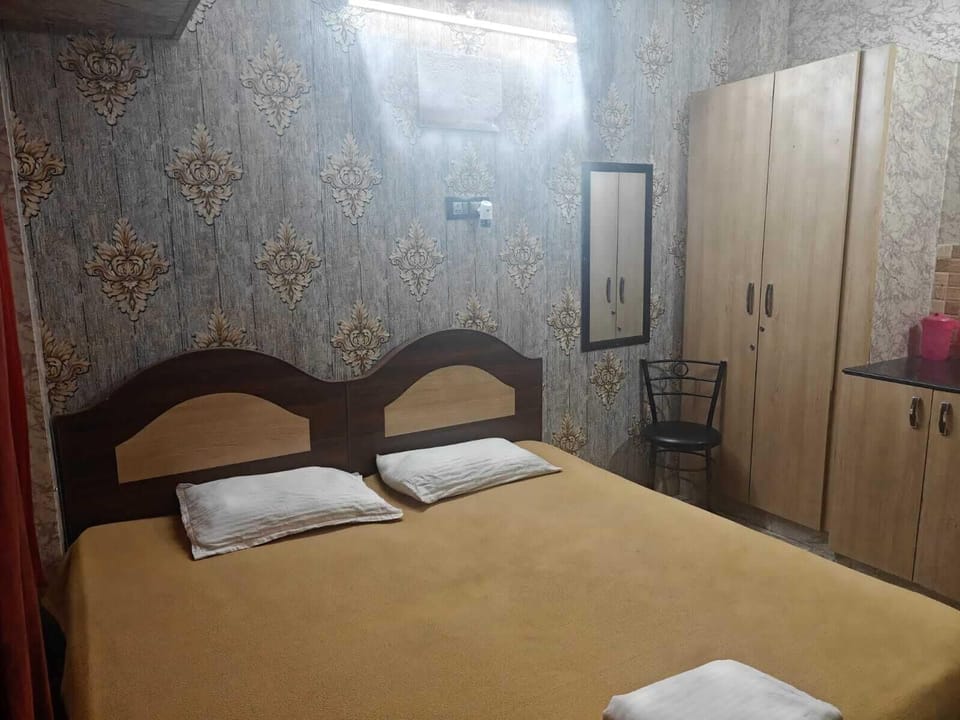 Junior Double Room, City View | Desk, laptop workspace, WiFi (free)