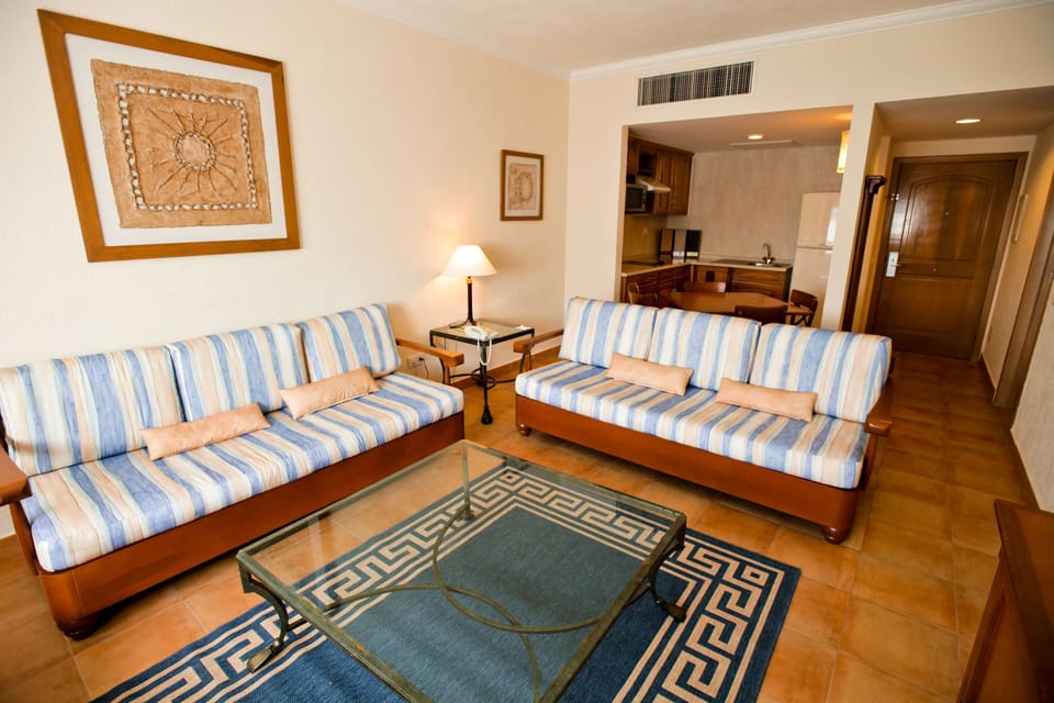 Free minibar, in-room safe, desk, blackout drapes