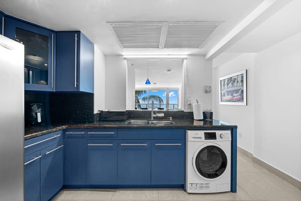 Fully Equipped Kitchen 
Enjoy a fully equipped kitchen with everything you need to prepare and enjoy meals during your stay. Please note that the kitchen does not have a dishwasher.