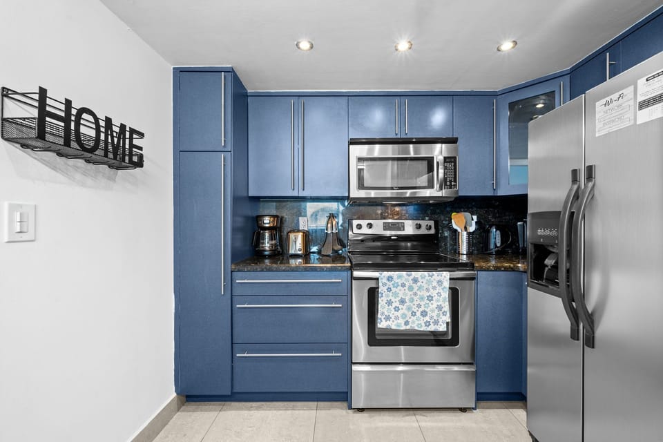 Fully Equipped Kitchen 
Enjoy a fully equipped kitchen with everything you need to prepare and enjoy meals during your stay. Please note that the kitchen does not have a dishwasher.
