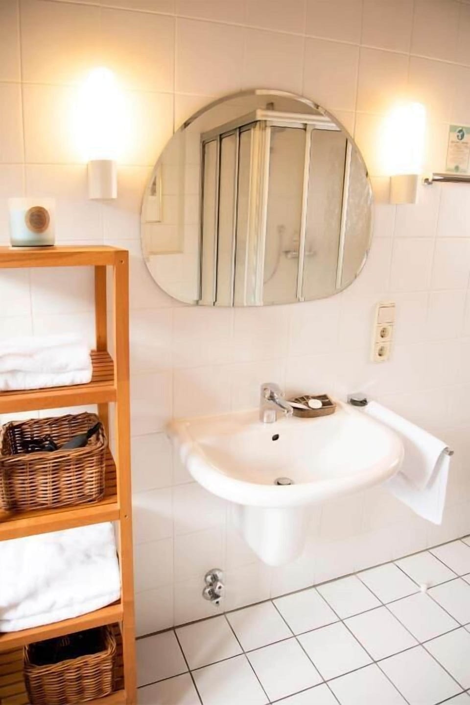 Superior Triple Room, City View | Bathroom | Shower, free toiletries, hair dryer, towels