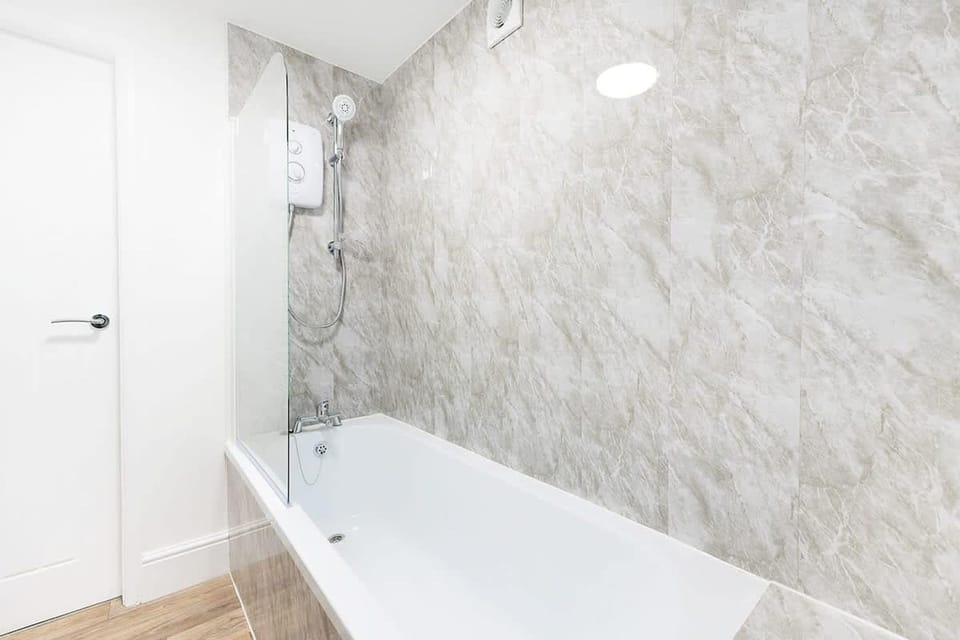 Newly Refurbished Near the Coast Sleeps 5 Apartment in England