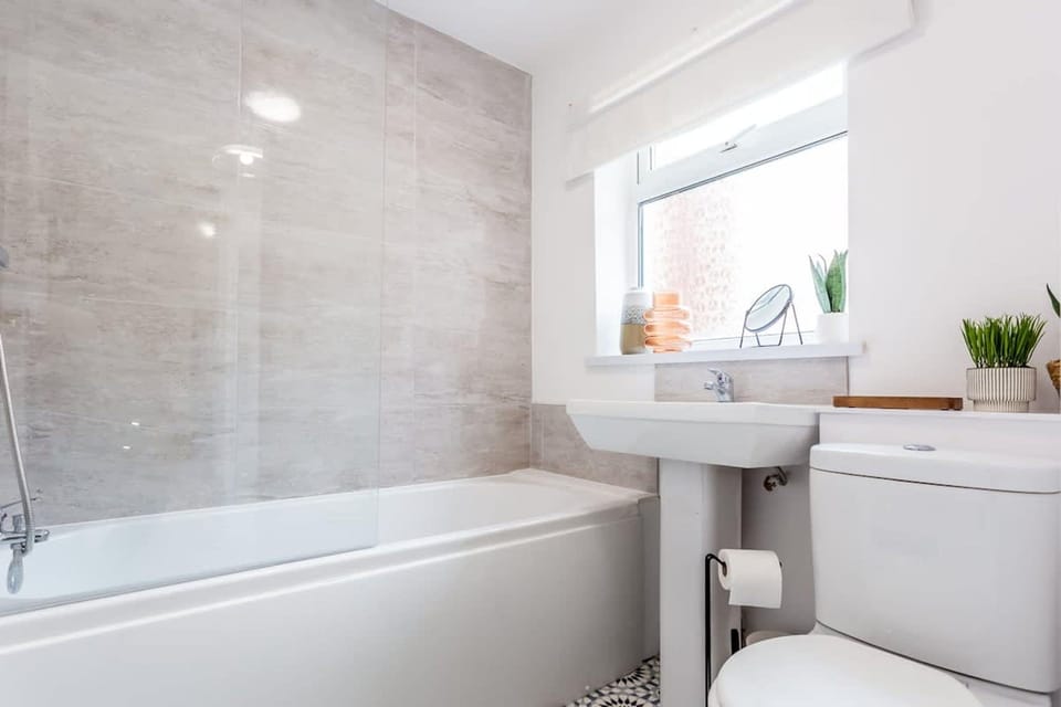 Two Bedroom Family Apartment Near Town Centre Chic Stay House in Darlington