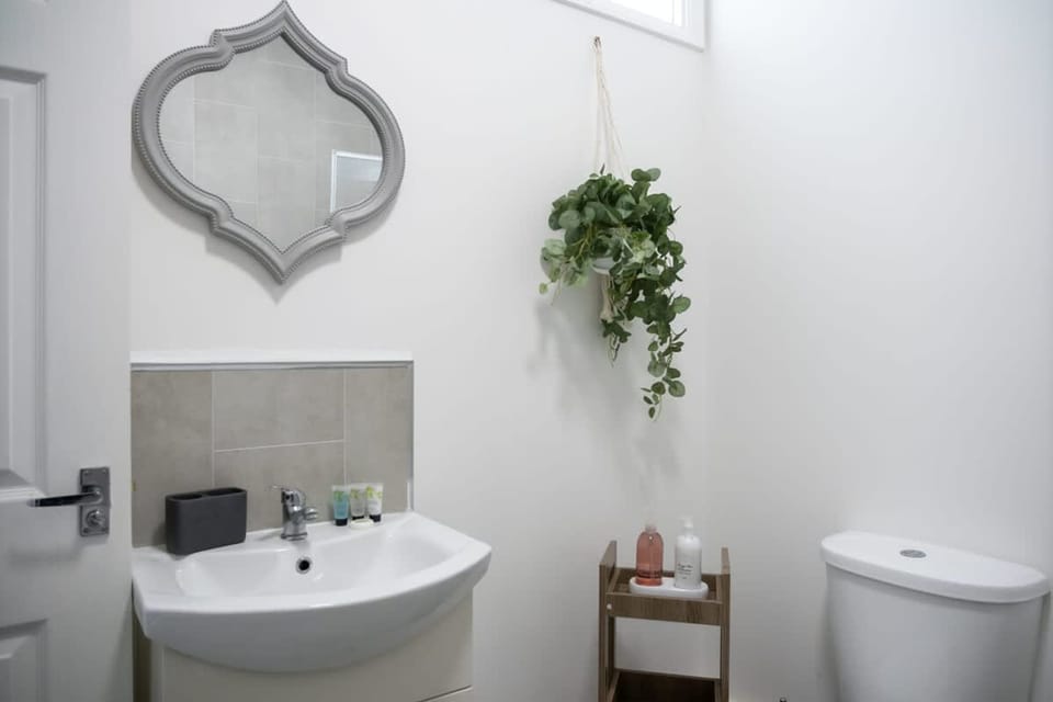 Two Bedroom Family Home With Garden Field View House in England
