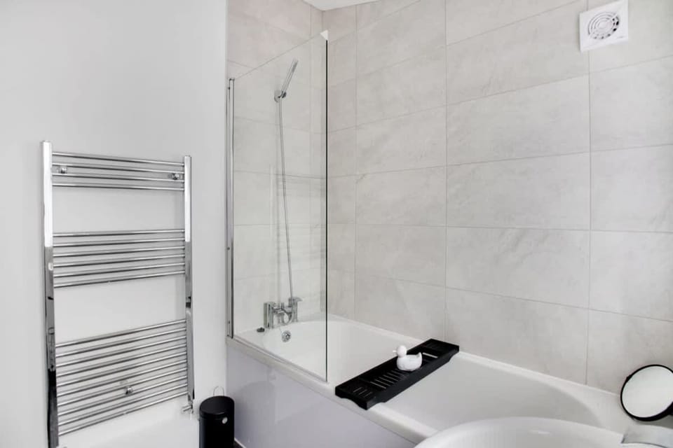 Spacious Home for Groups Contractors Free Wifi House in Sunderland