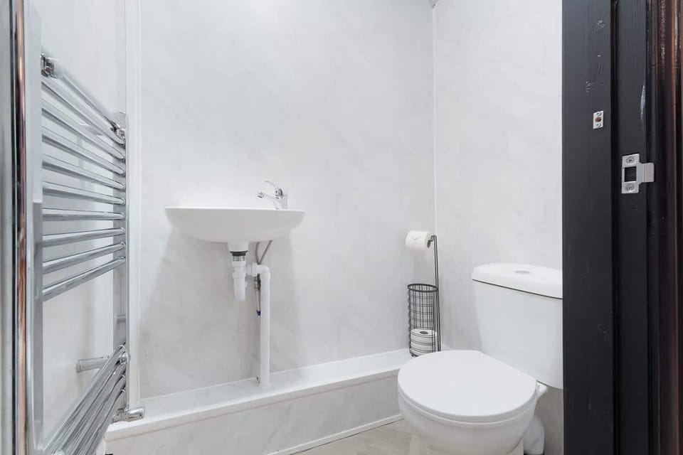 5BR Sleeps 10 Perfect for Contractors in Durham House in England