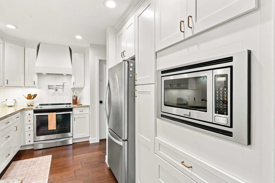 Built-in appliances, sleek stainless finishes — this kitchen makes reheating leftovers or prepping a full meal equally effortless.