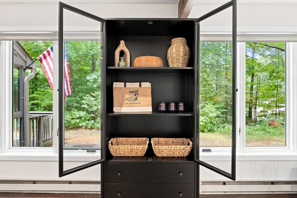 Every corner has character — this display cabinet is just one of the charming details you'll notice throughout your stay.