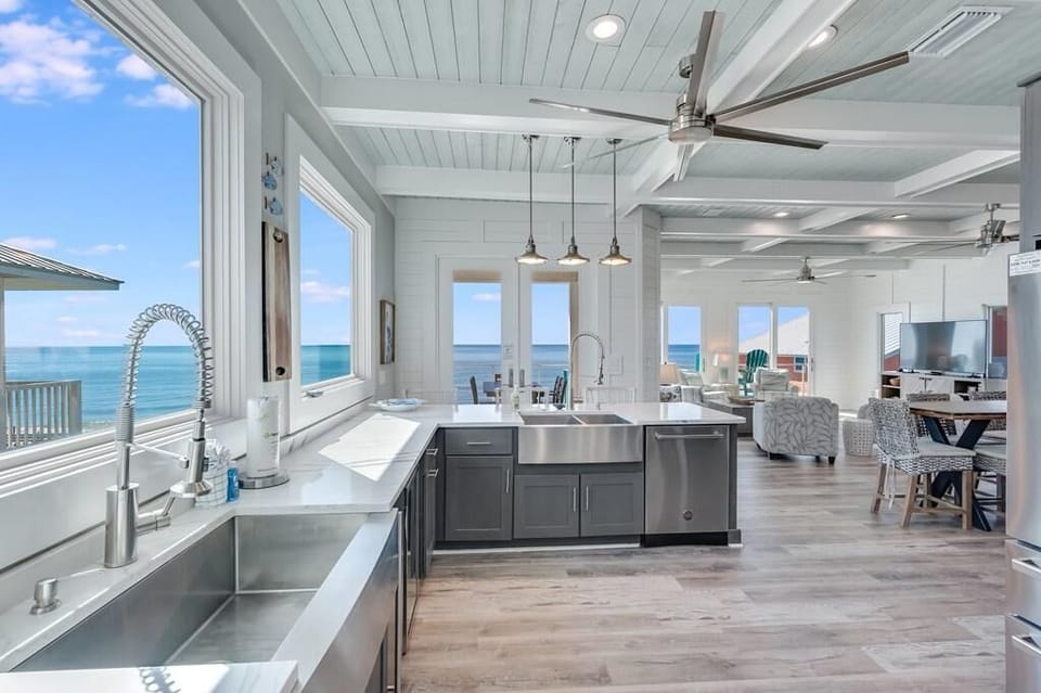 House, Multiple Beds (Singing Waves) | Private kitchen