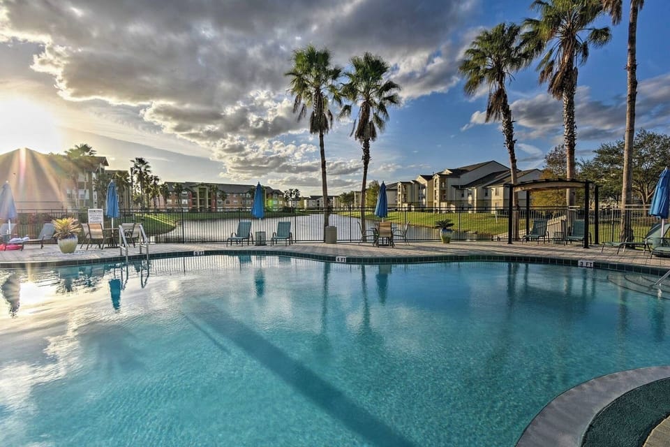 2 outdoor pools