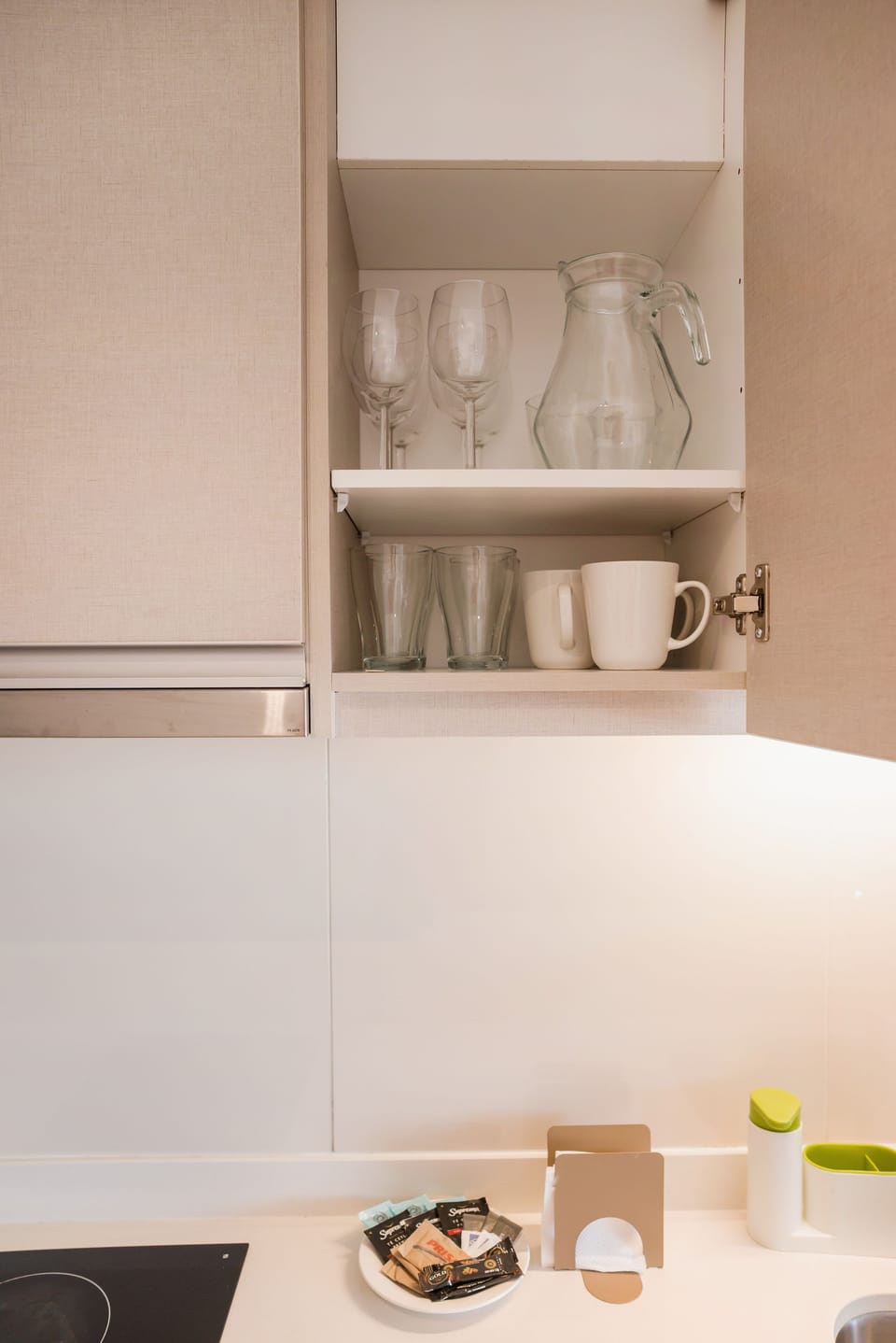 Studio, 1 Queen Bed, Pets Allowed | Private kitchen
