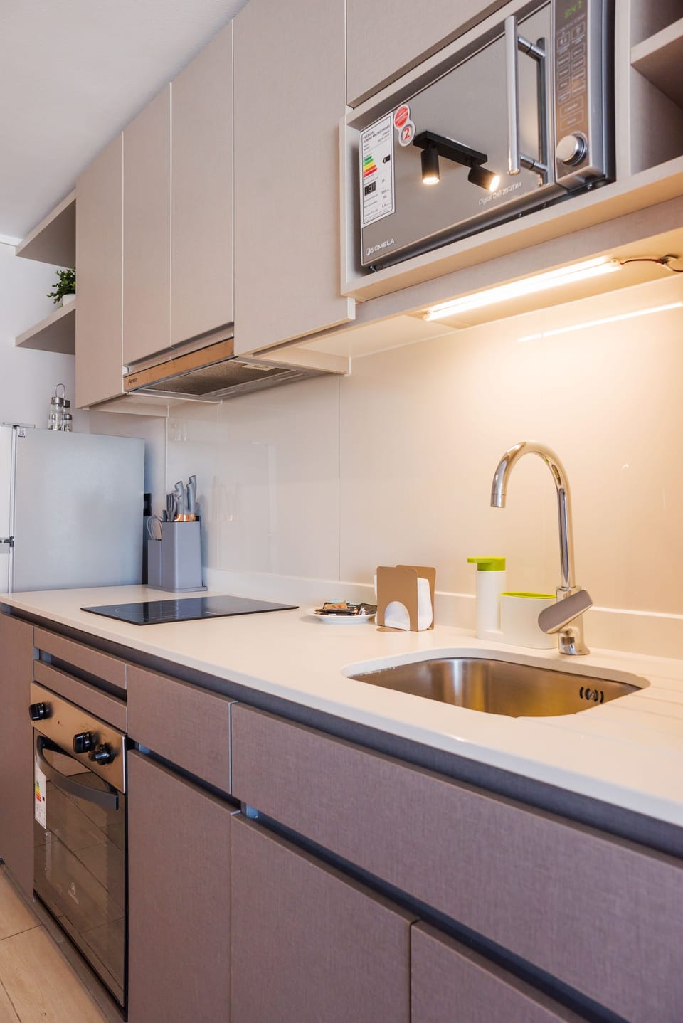 Studio, 1 Queen Bed, Pets Allowed | Private kitchen