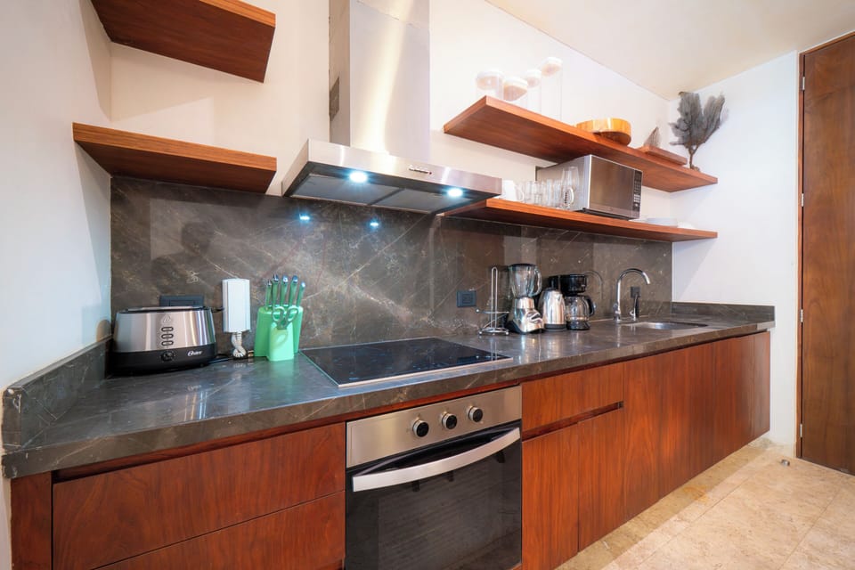 Luxury House, Courtyard View | Private kitchen