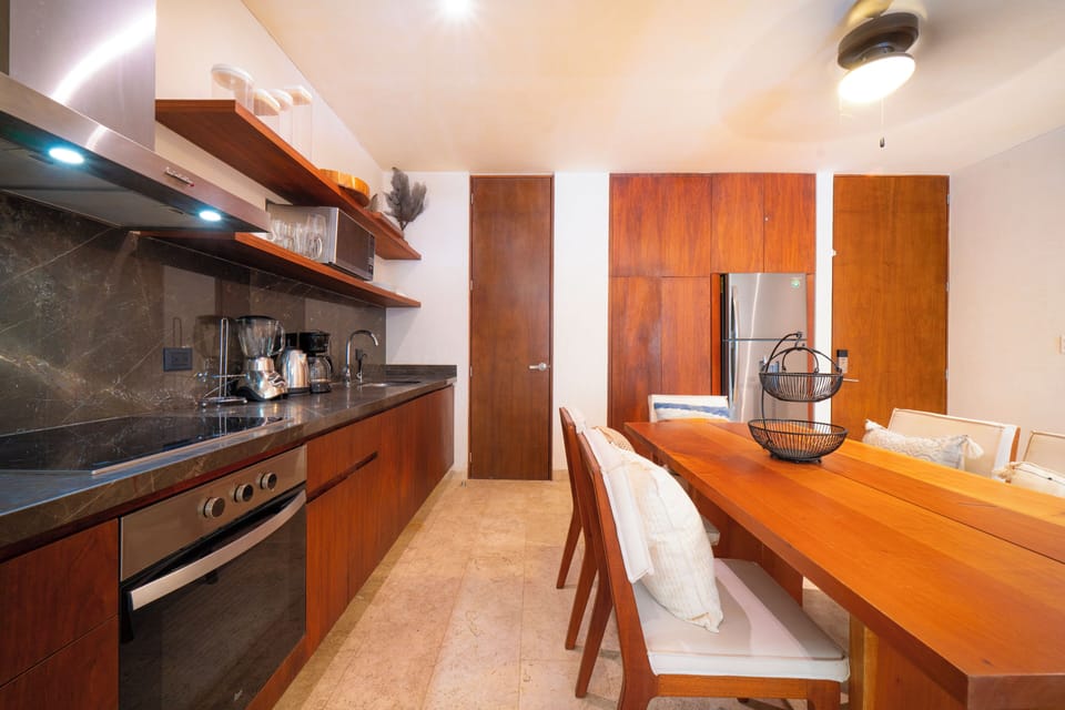 Luxury House, Courtyard View | Private kitchen