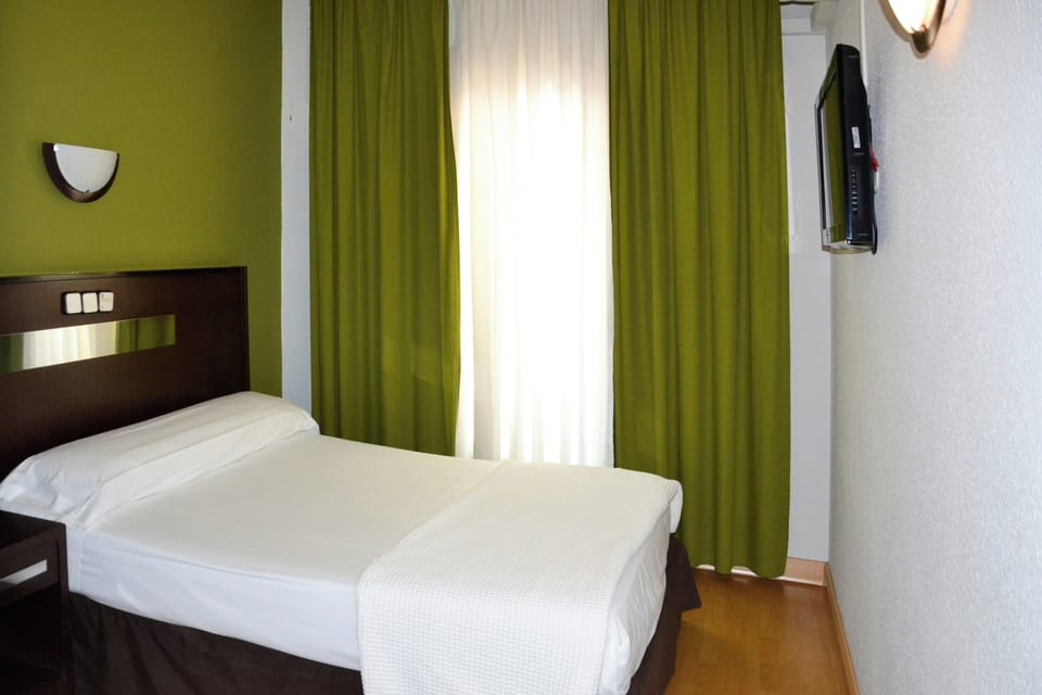 Double or Twin Room | Desk, blackout drapes, WiFi (free), bed sheets