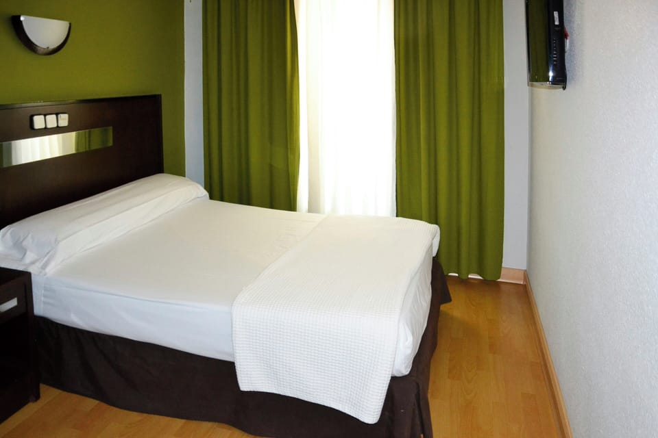 Basic Single Room | Desk, blackout drapes, WiFi (free), bed sheets