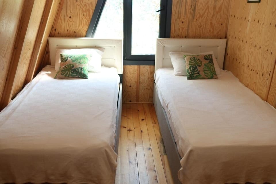 Bungalow, Lake View | Hypo-allergenic bedding available, cribs (free), WiFi (free), bed sheets
