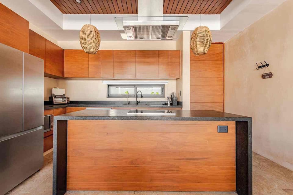 Family Apartment, Balcony | Private kitchen | Fridge, microwave, oven, stovetop