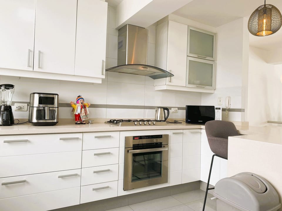 Basic Apartment | Private kitchen | Coffee/tea maker, fridge, microwave, oven