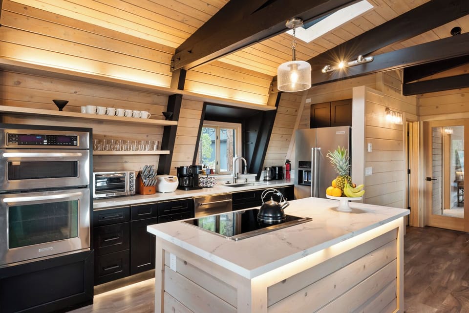 Luxury Chalet, 5 Bedrooms, Pets Allowed, Partial Lake View | Private kitchen | Coffee/tea maker, full-size fridge, microwave, oven