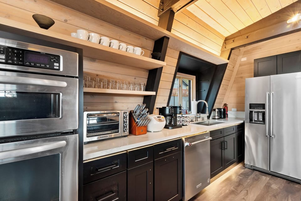 Luxury Chalet, 5 Bedrooms, Pets Allowed, Partial Lake View | Private kitchen | Coffee/tea maker, full-size fridge, microwave, oven