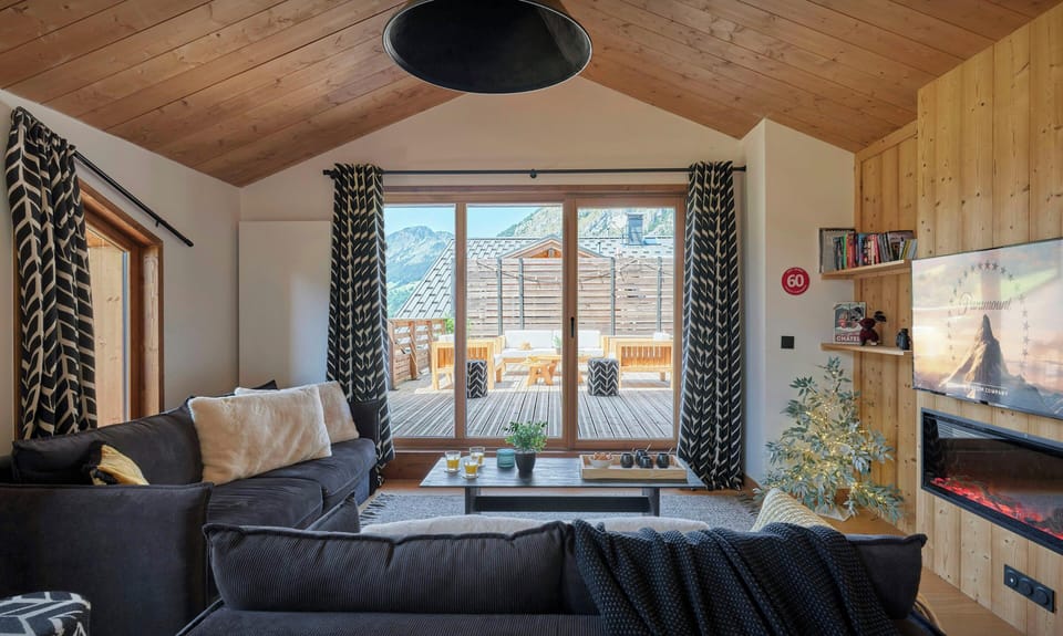 Living room & fireplace