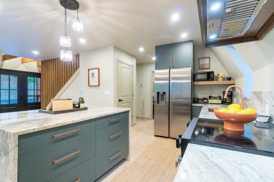Soft closing cabinets and drawers throughout.