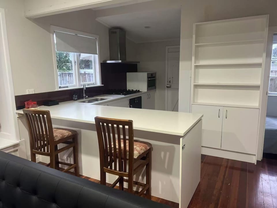 House, 5 Bedrooms | Private kitchen