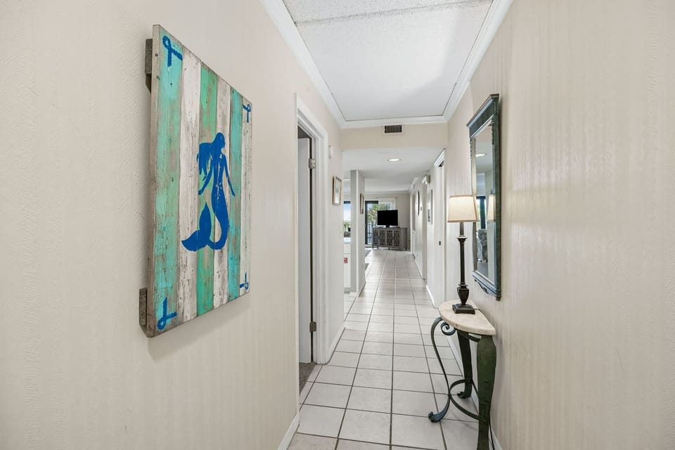 Entryway to Pelicans 306