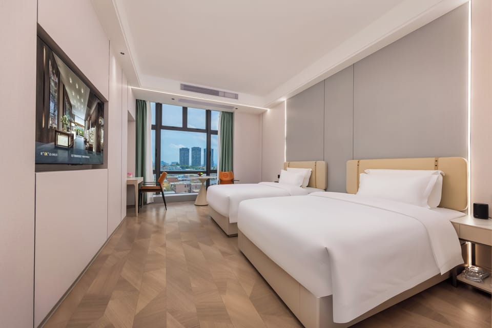 Comfort Twin Room, City View | WiFi (free), bed sheets