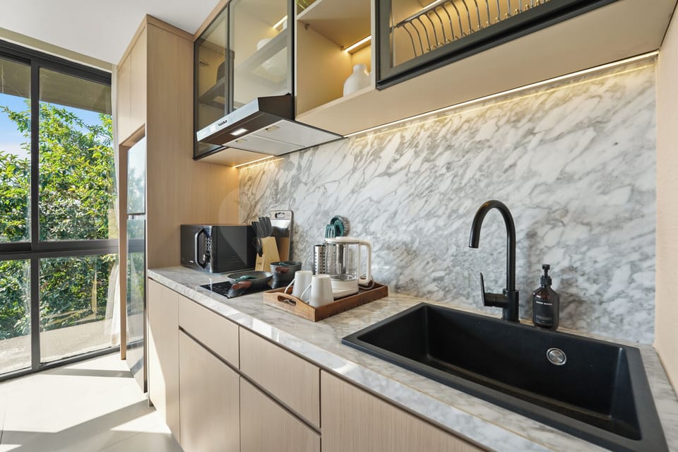Apartment, 2 Bedrooms, City View | Private kitchen | Coffee/tea maker, full-size fridge, microwave, stovetop