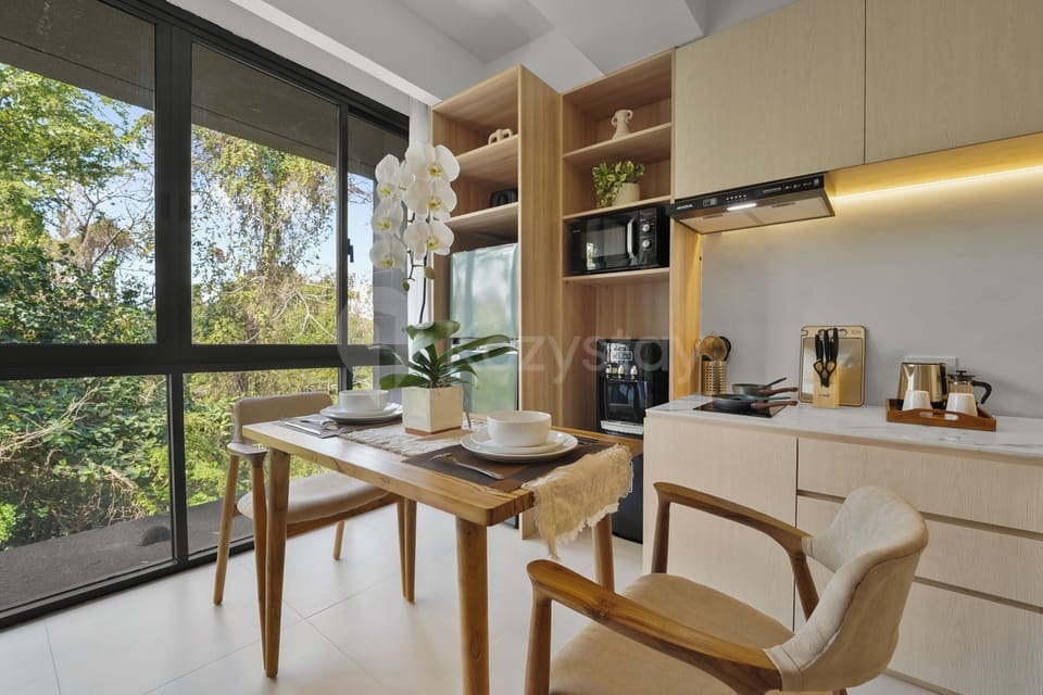 Apartment, 1 Bedroom, City View | Dining room