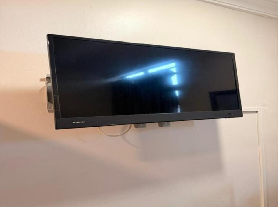 Deluxe King Room | Television