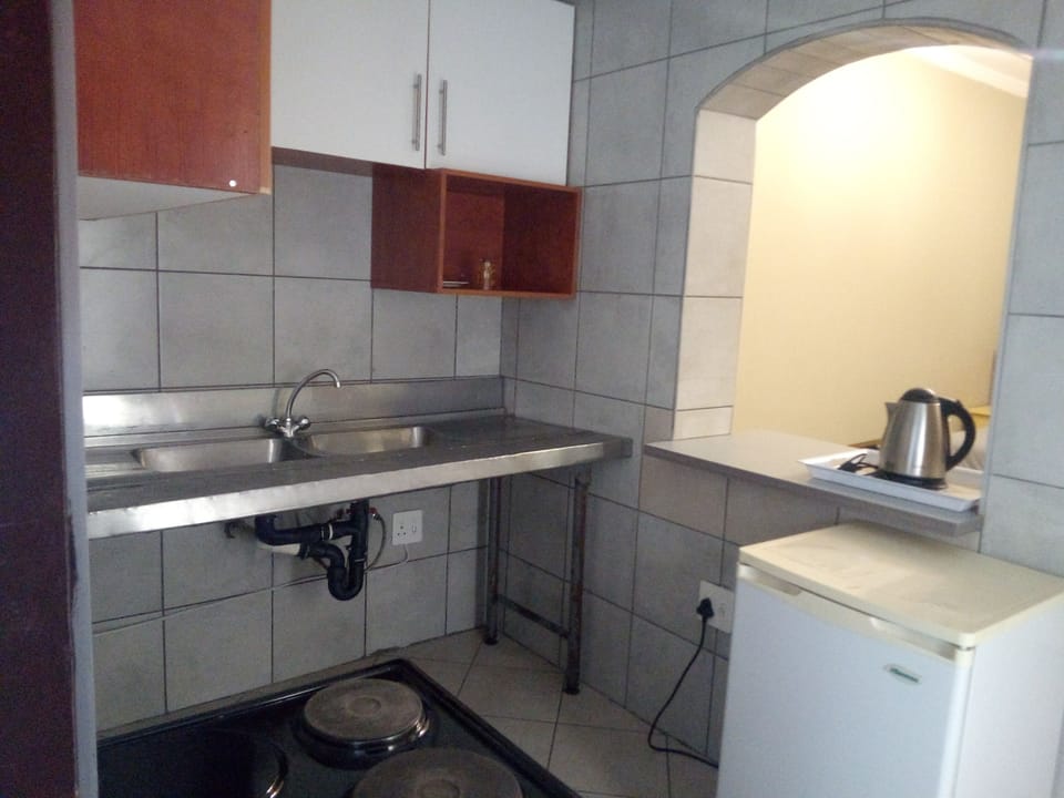 Self Catering (7) | Private kitchenette | Coffee/tea maker