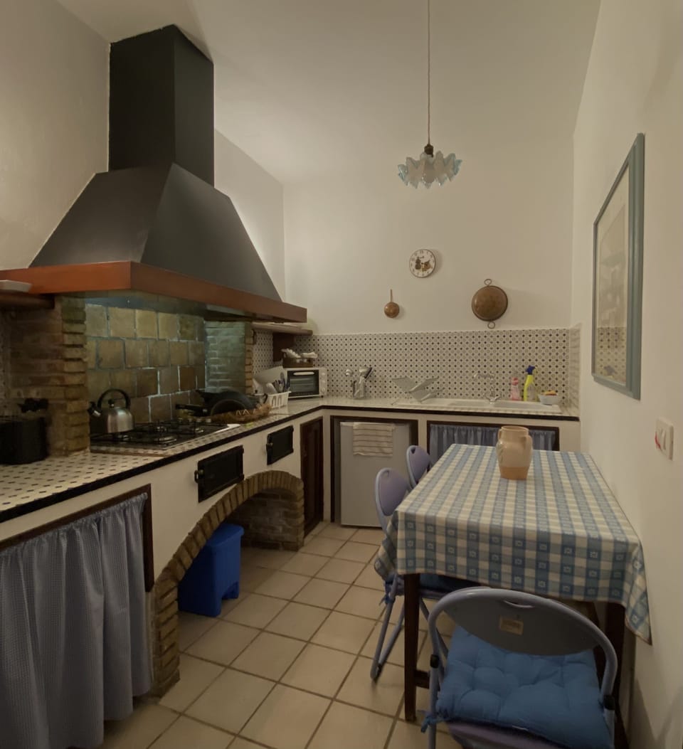 Traditional House, 2 Bedrooms | Private kitchen