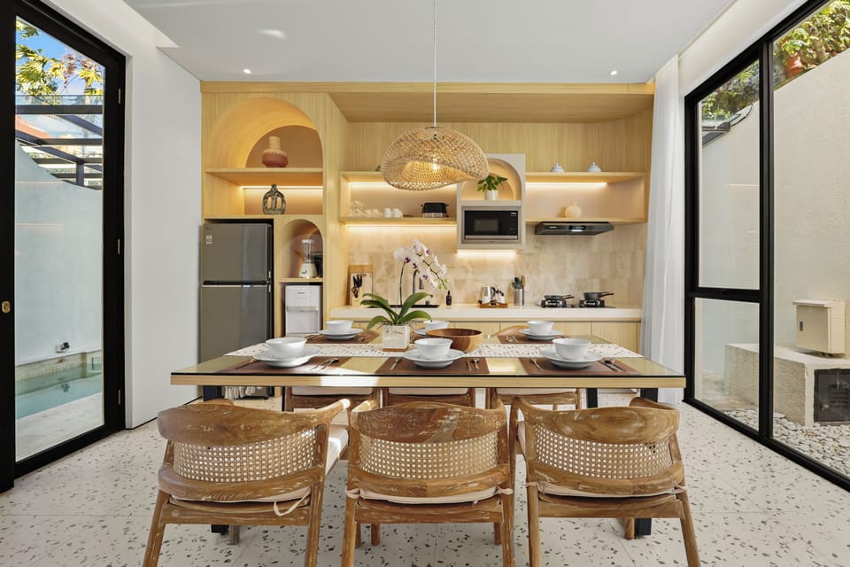 Villa, 3 Bedrooms, Pool View | Dining room