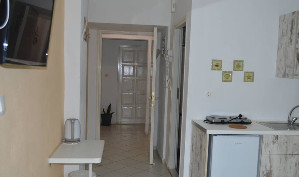 Studio, 1 Bedroom, Patio | Interior