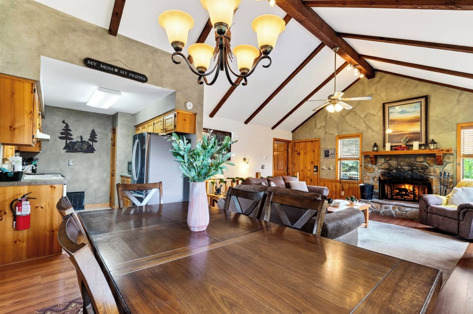 Cathedral ceilings connecting the dining and living areas