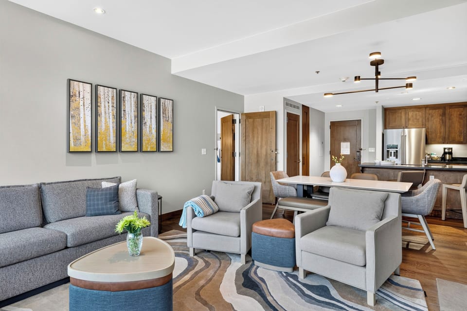 Settle into the spacious living room, where oversized windows frame sweeping mountain views and bring the alpine setting indoors.