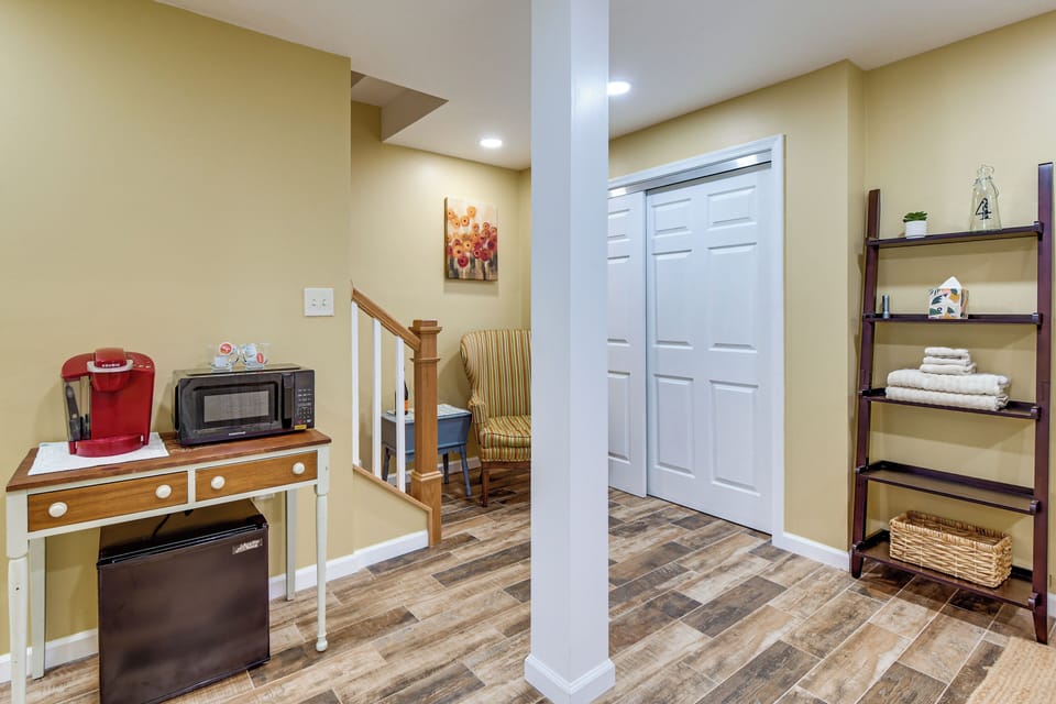 Studio | Small Kitchenette