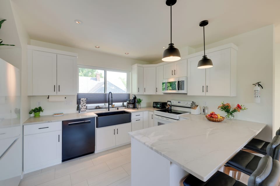 Dining Bar | Kitchen