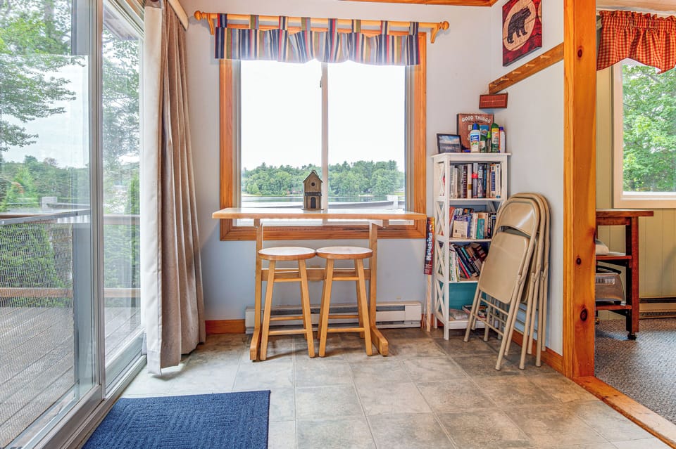 Breakfast Nook | Main Level