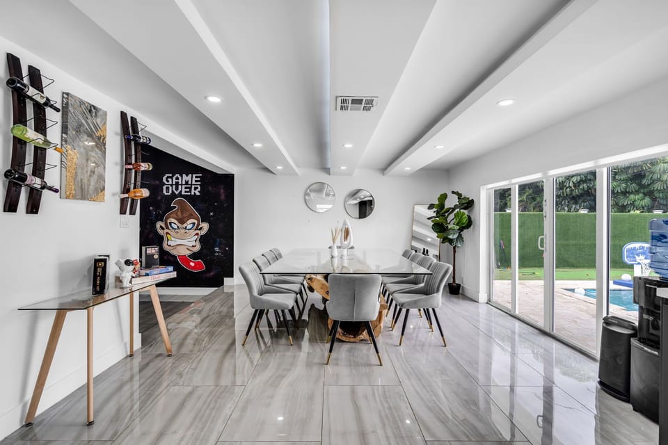 Family Apartment, Patio, Garden View | Dining room