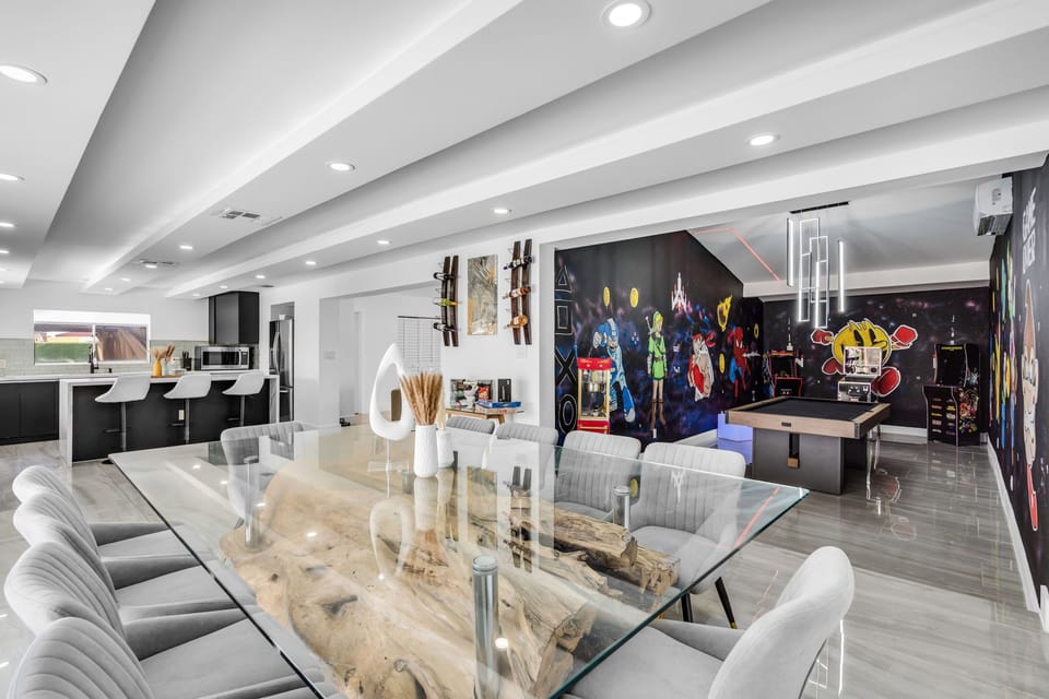Family Apartment, Patio, Garden View | Dining room