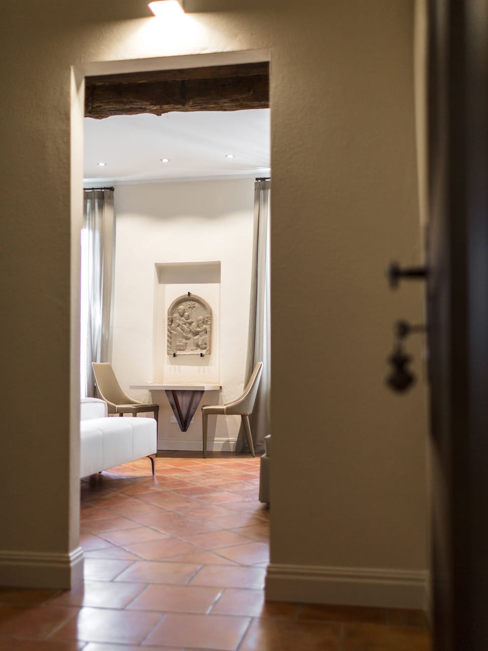 Studio Suite, Annex Building | Minibar, desk, blackout drapes, soundproofing