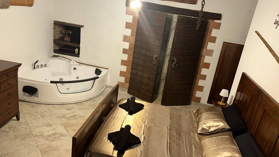 Deluxe Studio Suite, Pool View | WiFi (free)