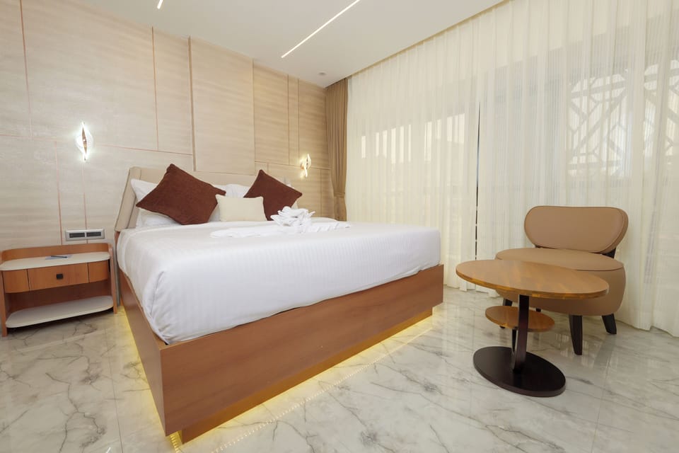 Deluxe Double Room | Desk, laptop workspace, WiFi (free)