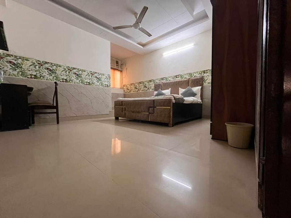 Triple Room, Air conditioning | Laptop workspace, rollaway beds (surcharge), WiFi (free), bed sheets