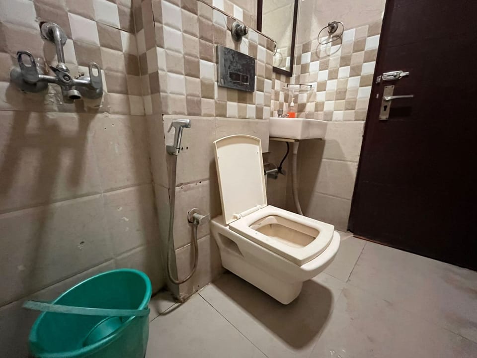 Standard Room, Air conditioning | Bathroom | Shower, towels, soap, toilet paper